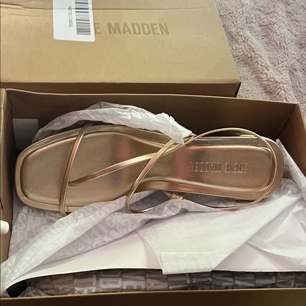 Steve Madden Women's Gold Metallic heeled shoes